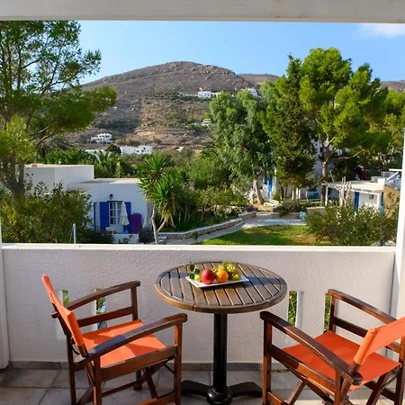 מלון דירות Lakki Village 3*