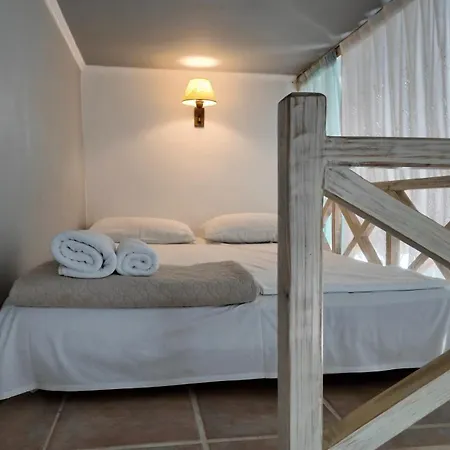 Lakki Village מלון דירות 3*