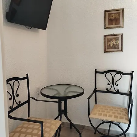 Lakki Village מלון דירות 3*