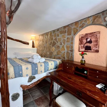 מלון דירות Lakki Village 3*